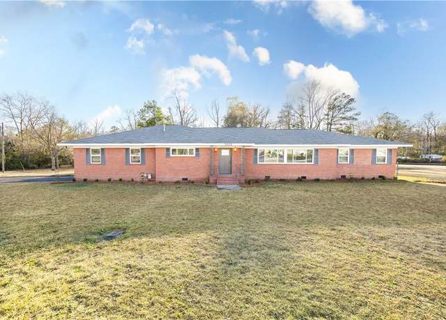 Property at 7808 Mullins Rd, Smiths Station, AL 36877, 3 beds, 2 baths