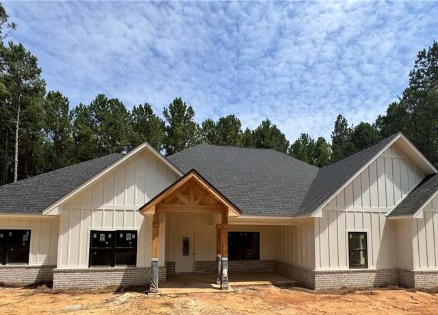Property at 135 Lee Road 334, Salem, AL 36874, 4 beds, 2.5 baths