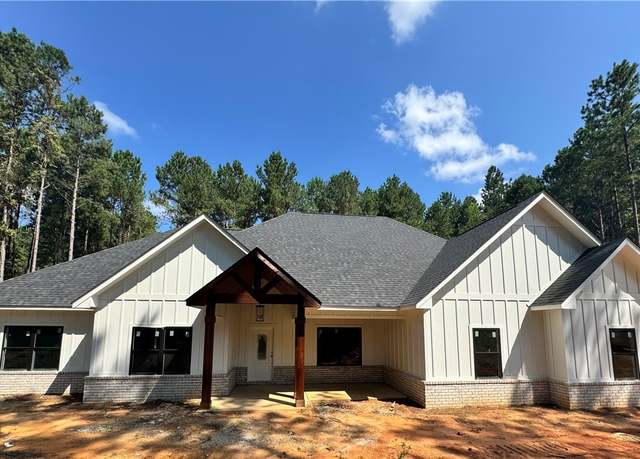 Property at 135 Lee Road 334, Salem, AL 36874, 4 beds, 2.5 baths