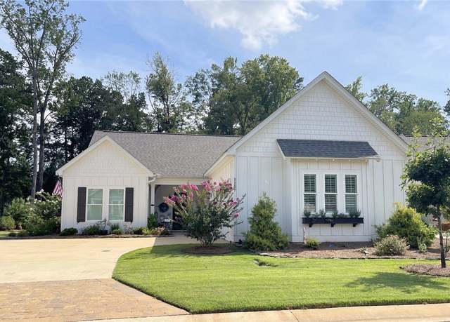 Property at 3207 Eagle Trl, Opelika, AL 36801, 3 beds, 2 baths