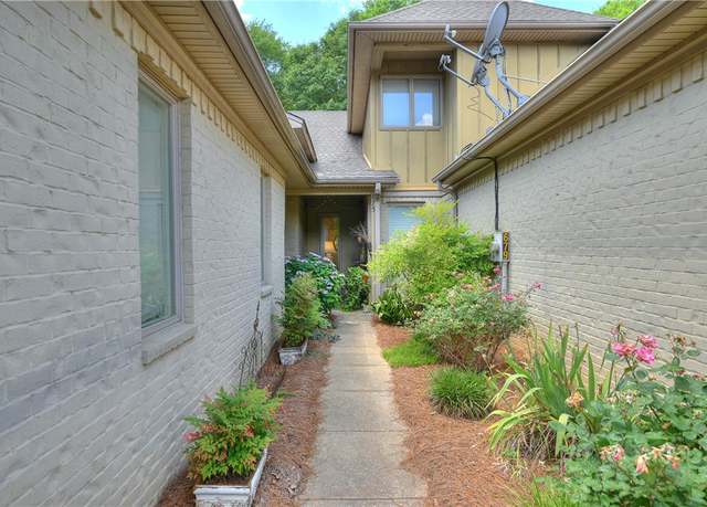 Property at 675 Midtowne Ct, Auburn, AL 36830, 3 beds, 2.5 baths