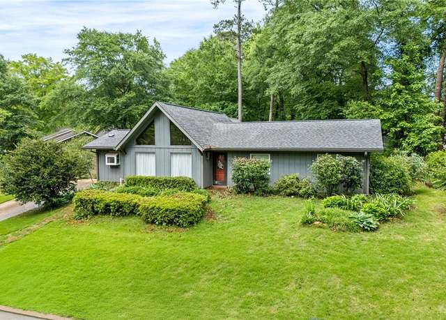 Property at 317 Tullahoma Dr, Auburn, AL 36830, 3 beds, 2 baths