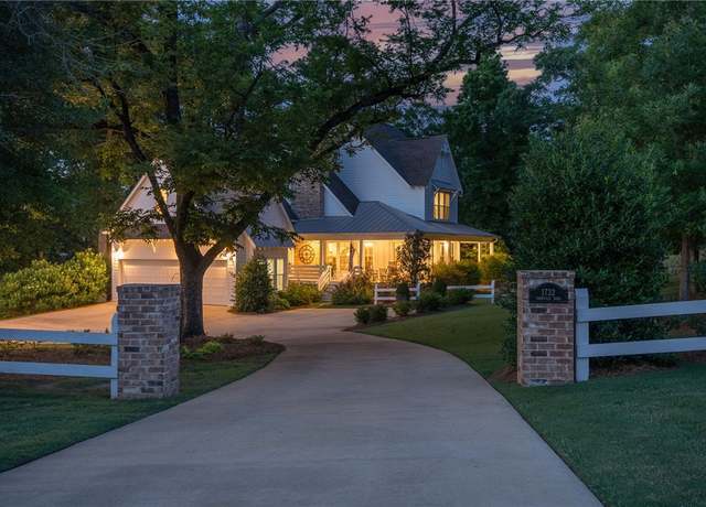 Property at 1732 W Farmville Rd, Auburn, AL 36879, 5 beds, 5 baths