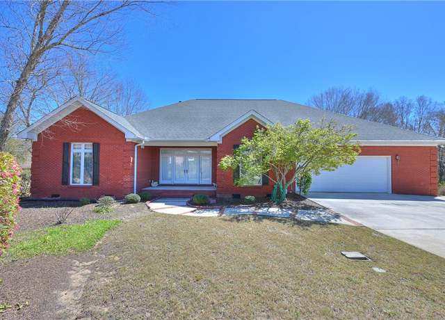 Property at 3869 Falcon Crest Ct, Auburn, AL 36830, 5 beds, 3.5 baths