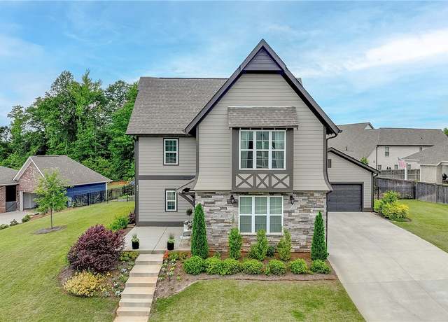 Property at 834 Clear Spring Dr, Auburn, AL 36830, 4 beds, 3 baths