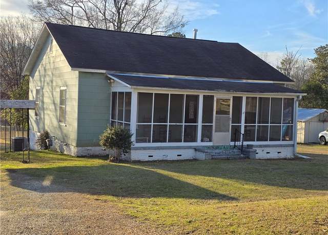 Property at 405 Bailey St, Valley, AL 36854, 2 beds, 1.5 baths