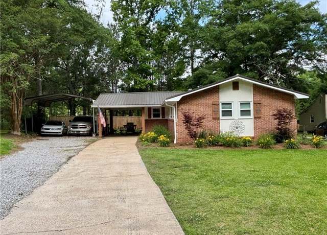 Property at 2805 14th Ave, Valley, AL 36854, 3 beds, 2 baths