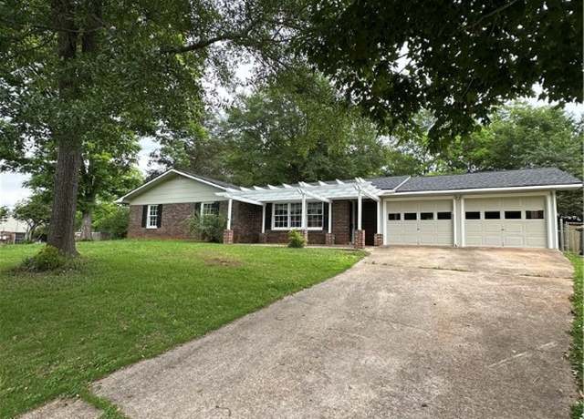 Property at 2505 Greenbriar St, Opelika, AL 36801, 3 beds, 2 baths