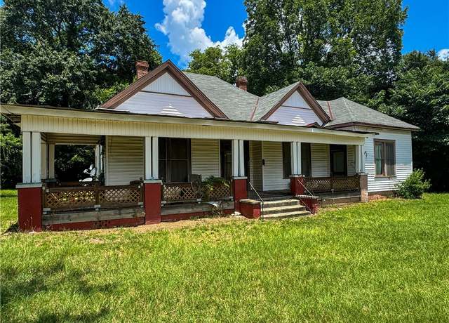 Property at 303 E Northside St, Tuskegee, AL 36803, 4 beds, 2 baths