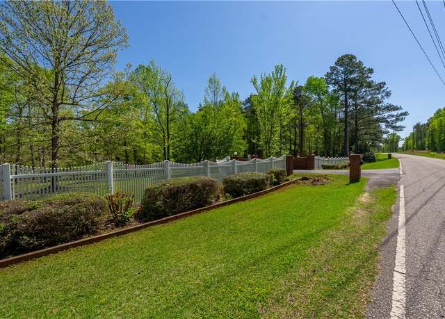 Property at 3519 Anderson Rd, Opelika, AL 36801, 5 beds, 3 baths
