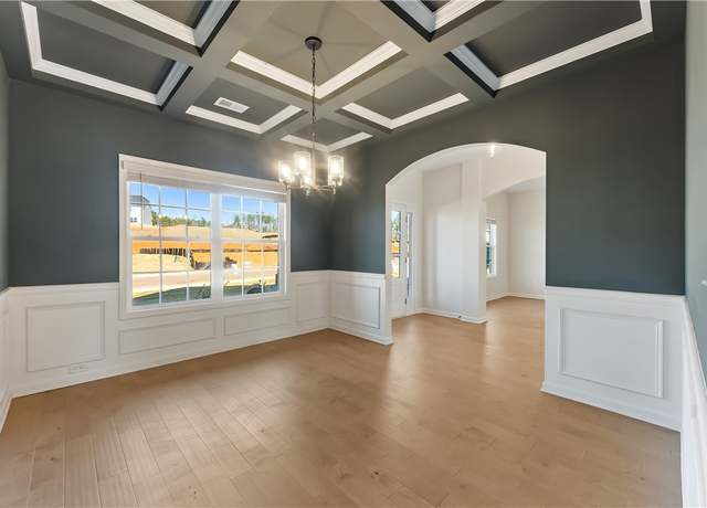 Property at 1316 Mcalpine Rdg, Auburn, AL 36830, 5 beds, 3 baths
