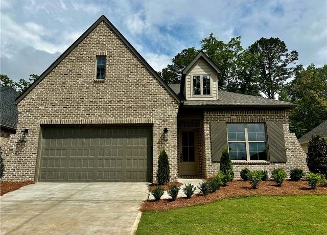 Property at 465 Windsor Dr, Opelika, AL 36801, 3 beds, 2 baths