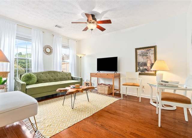 Property at 2428 E University Dr #107, Auburn, AL 36830, 3 beds, 2.5 baths