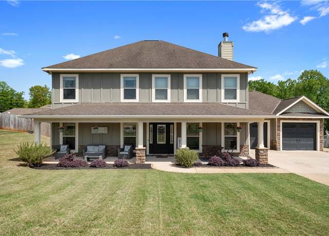 Property at 304 Marthas Ct, Opelika, AL 36801, 3 beds, 2.5 baths