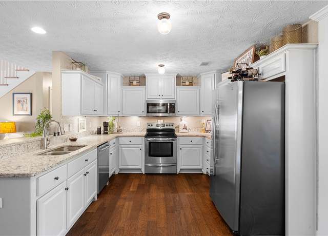Property at 304 Marthas Ct, Opelika, AL 36801, 3 beds, 2.5 baths