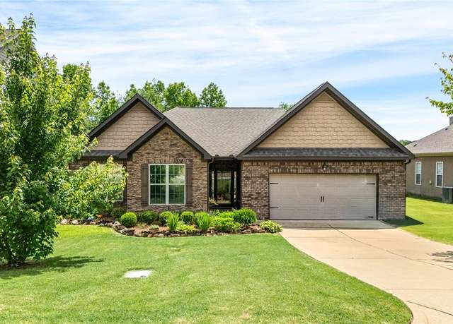 Property at 1107 Hampstead Ln, Opelika, AL 36801, 3 beds, 2 baths
