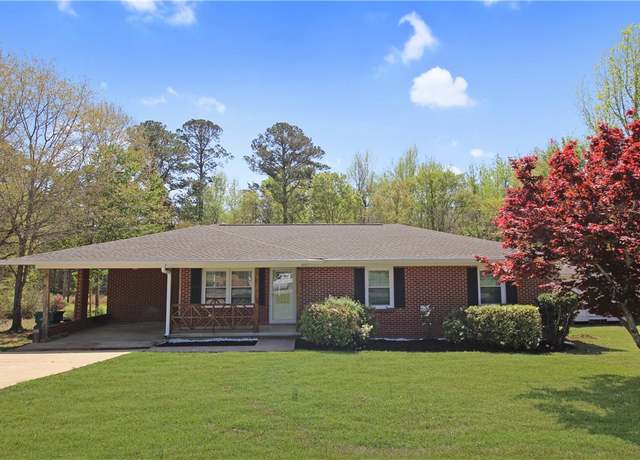 Property at 583 Crestview Dr, Lafayette, AL 36862, 3 beds, 2 baths