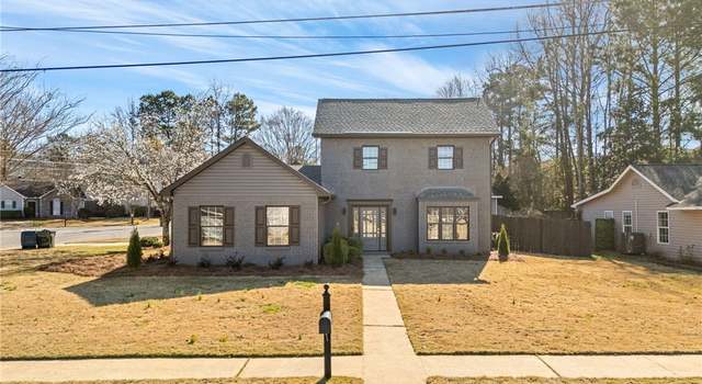 Photo of 859 Dekalb St, Auburn, AL 36830