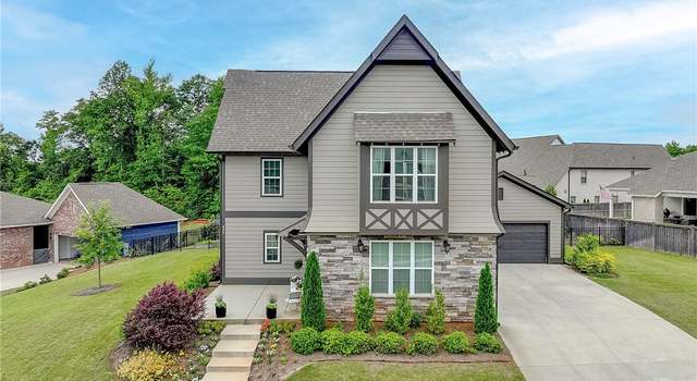 Photo of 834 Clear Spring Dr, Auburn, AL 36830