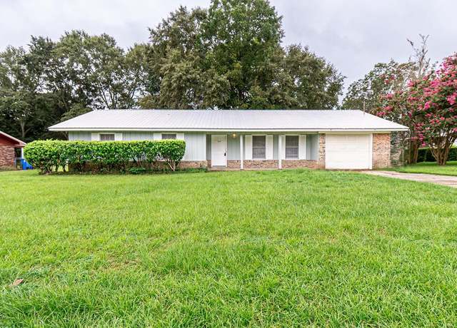 Property at 105 Salem Ct, Dothan, AL 36301, 3 beds, 2 baths