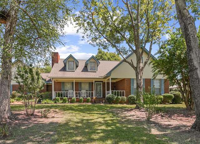 Property at 2610 Radcliff Rd, Dothan, AL 36303, 3 beds, 2 baths