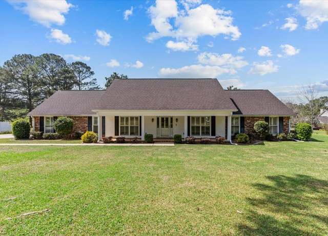 Property at 105 Christen Ln, Dothan, AL 36305, 3 beds, 2.5 baths