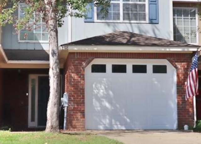 Property at 118 Candle Brook Dr, Dothan, AL 36303, 2 beds, 2.5 baths