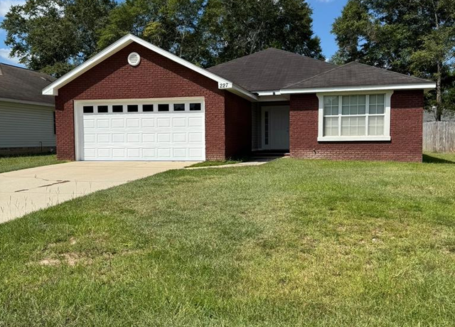 Property at 227 Primrose Dr, Dothan, AL 36301, 4 beds, 2 baths