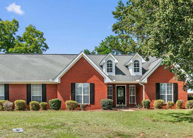 Property at 1310 Woodleigh Rd, Dothan, AL 36305, 3 beds, 2 baths