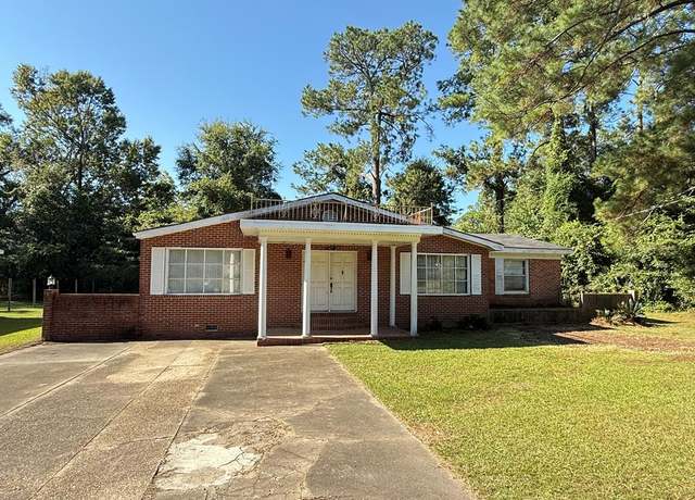 Property at 308 Pearce St, Dothan, AL 36301, 3 beds, 2 baths