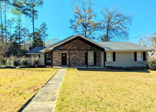 Property at 1115 Strathmore Ave, Dothan, AL 36303, 4 beds, 2.5 baths