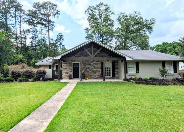 Property at 1115 Strathmore Ave, Dothan, AL 36303, 4 beds, 2.5 baths