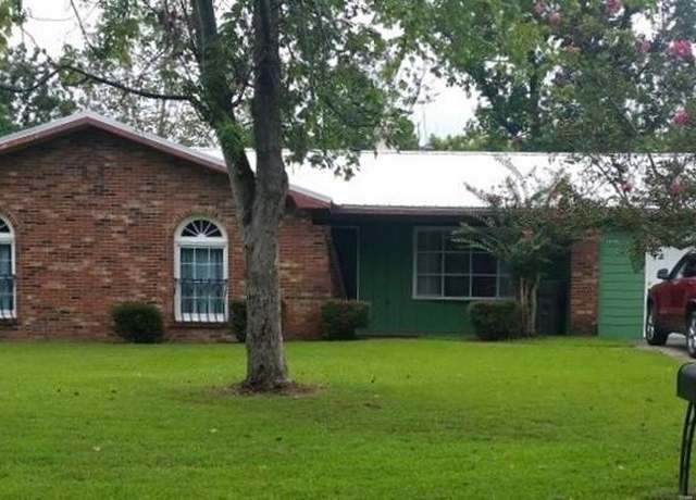 Property at 1904 Shamrock Rd, Dothan, AL 36301, 3 beds, 2 baths