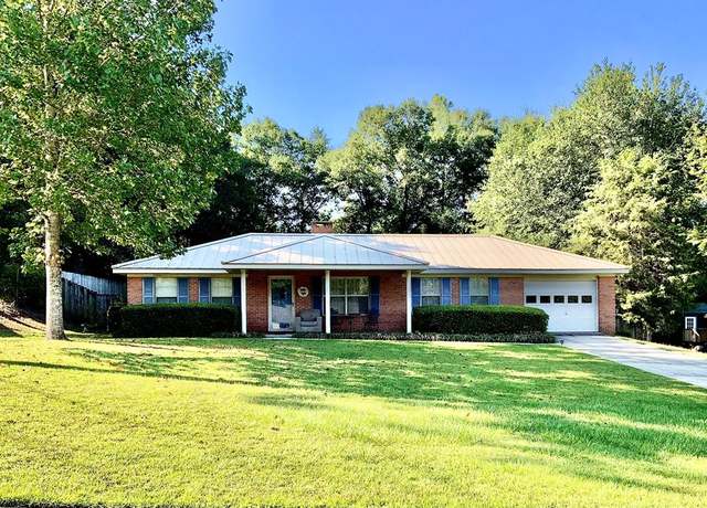 Property at 233 Skyline Dr, Daleville, AL 36322, 3 beds, 2 baths