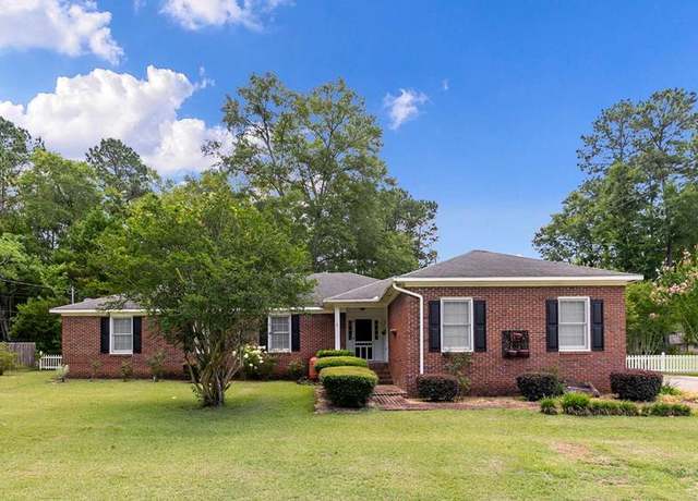 Property at 1104 Strathmore Ave, Dothan, AL 36303, 4 beds, 2 baths