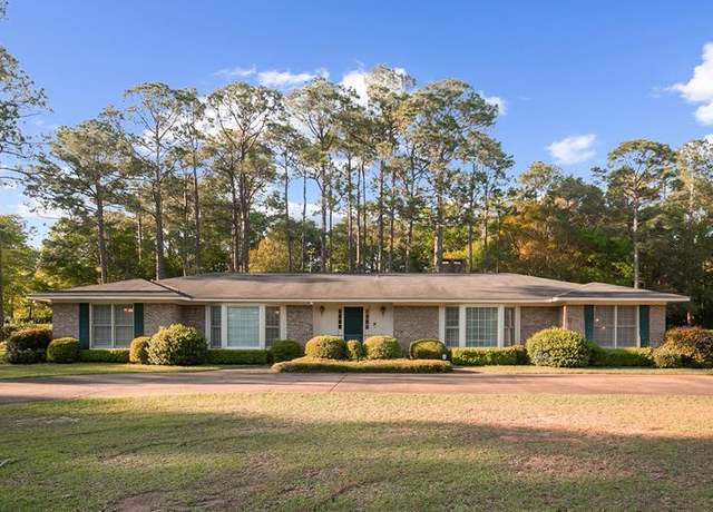 Property at 3408 Huntington Pl, Dothan, AL 36303, 4 beds, 3 baths