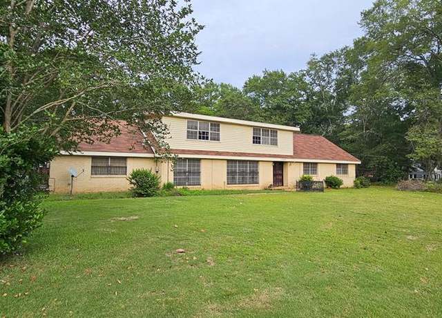 Property at 1594 Denton Rd, Dothan, AL 36303, 4 beds, 3 baths