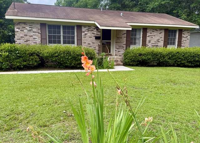 Property at 111 Saint Johns Dr, Dothan, AL 36301, 3 beds, 2 baths