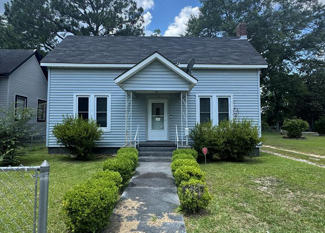 Property at 319 Headland Ave, Dothan, AL 36303, 2 beds, 2 baths