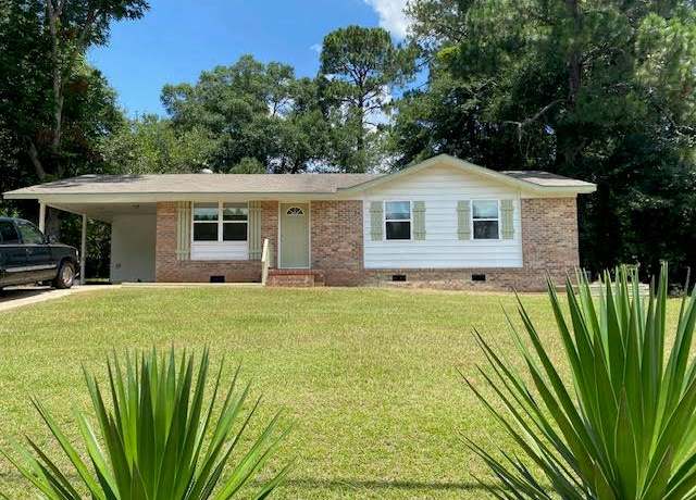 Property at 2308 Debbie Dr, Dothan, AL 36301, 3 beds, 2 baths
