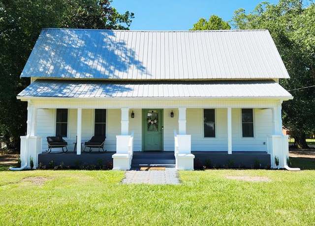 Property at 207 W Pullum St, Samson, AL 36477, 3 beds, 2 baths
