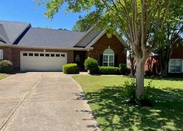 Property at 105 Muirfield Ln, Dothan, AL 36305, 3 beds, 2 baths