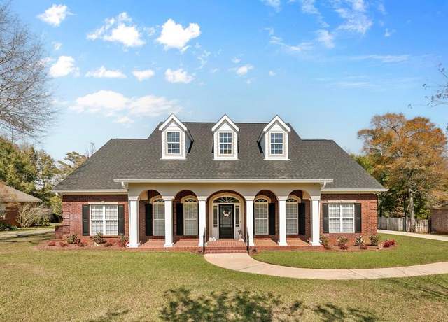 Property at 401 Gladstone Way, Dothan, AL 36303, 4 beds, 2.5 baths