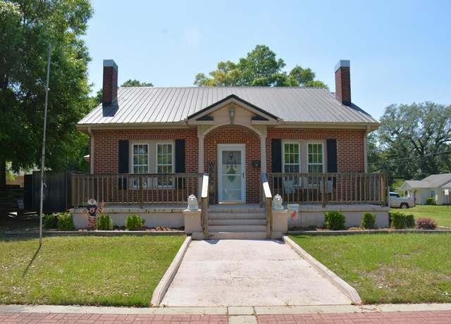 Property at 200 S Commerce St, Geneva, AL 36340, 5 beds, 4 baths