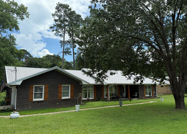 Property at 2203 Saddlewood Trl, Dothan, AL 36301, 4 beds, 2 baths