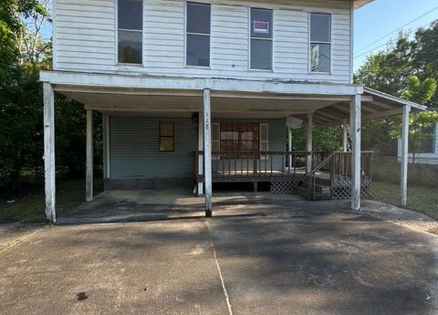 Property at 118 E Campbell Ave, Geneva, AL 36340, 3 beds, 2.5 baths