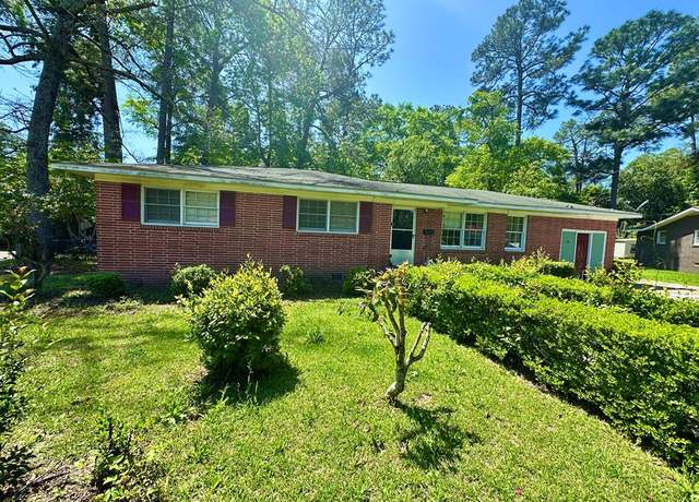 Property at 123 Saint Johns St, Dothan, AL 36301, 3 beds, 1.5 baths