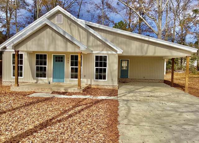 Property at 756 Dixie St, Slocomb, AL 36375, 3 beds, 2 baths