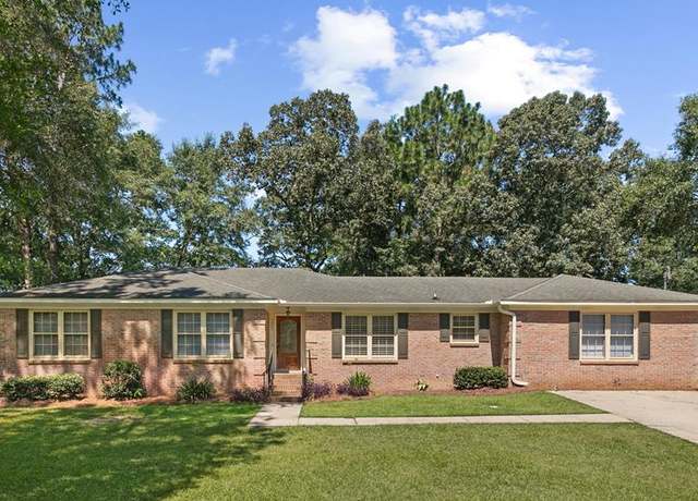 Property at 1005 Rampart Dr, Dothan, AL 36303, 5 beds, 2 baths
