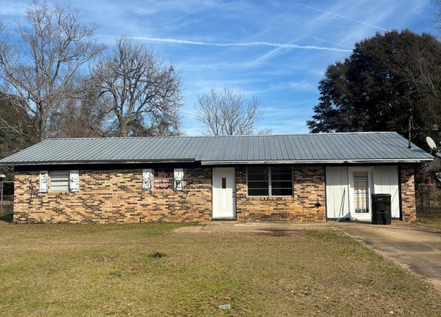 Property at 133 Tice St, Midland City, AL 36350, 3 beds, 1 bath